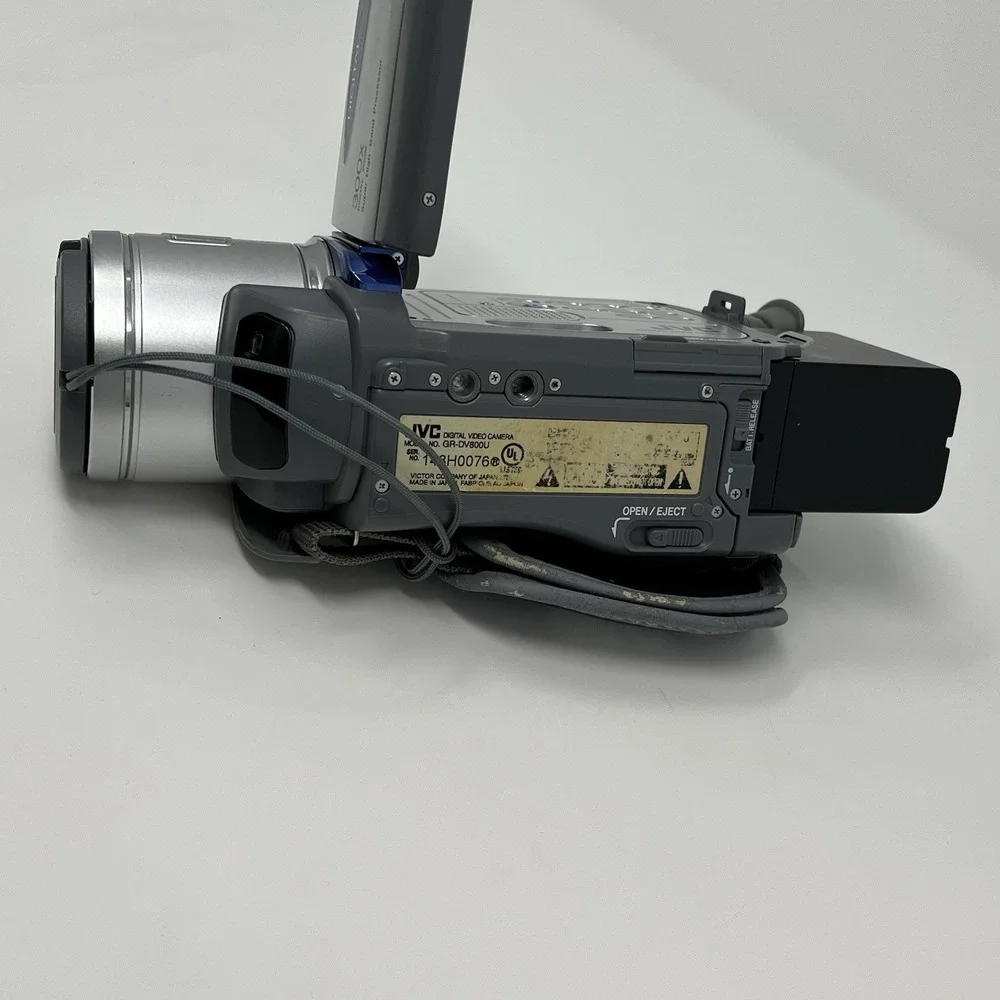 JVC GR-DV800U MiniDV Camcorder 300x Digital Video Camera – Powers On, LCD Not Wo